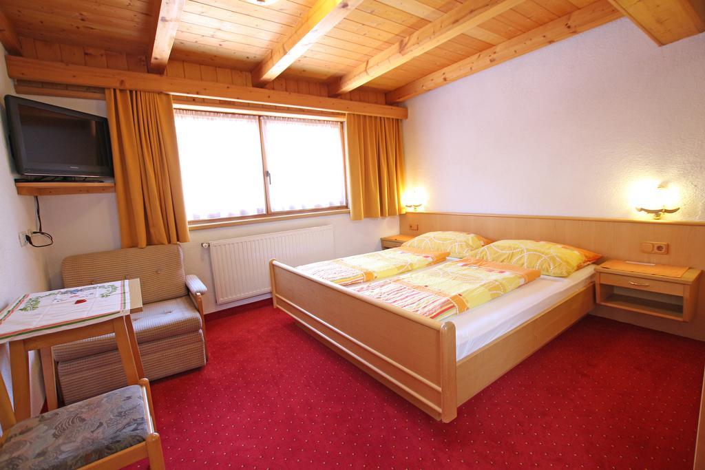 Gaesteheim Anni Winkler Nauders Room photo